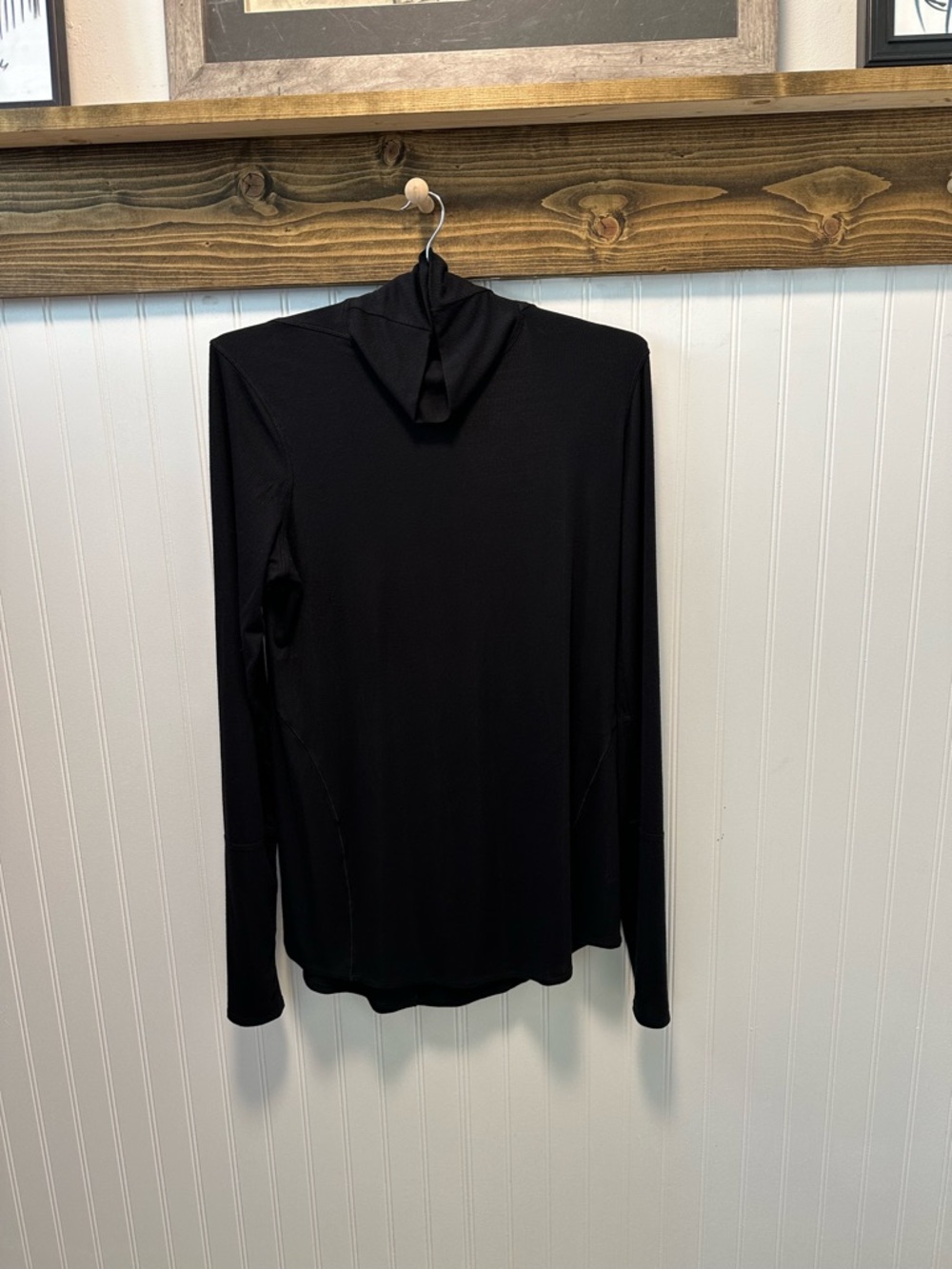 lululemon athletica Black Long-turtleneck curved hem
Thumb holes Sz m
